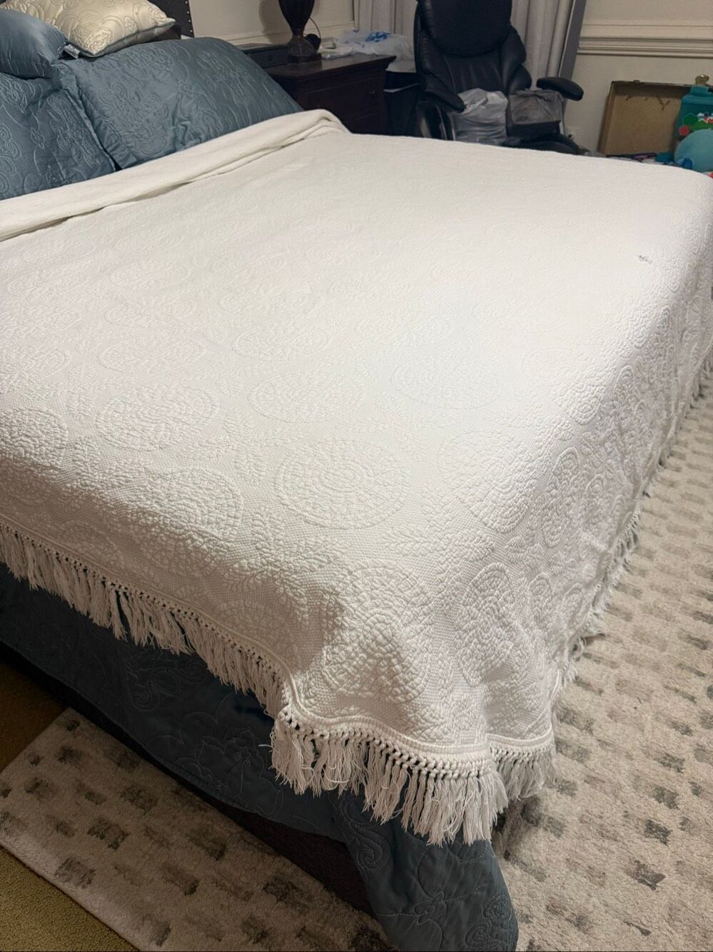 Vintage Bates Matelasse Bedspread Full/Double Ivory Medallion Made USA